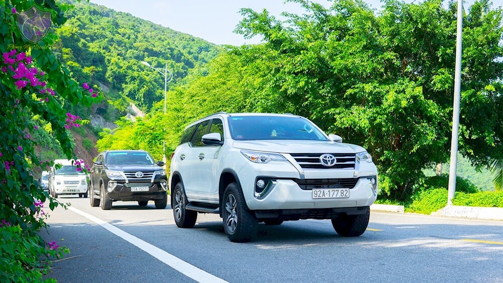 Tọa lạc tại vị trí thuận lợi, du khách có thể di chuyển đến cầu tình yêu Đà Nẵng bằng nhiều phương tiện